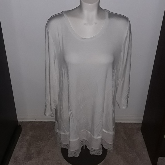 LOGO by Lori Goldstein Tops - Logo lori Goldstein tunic with lace detail
